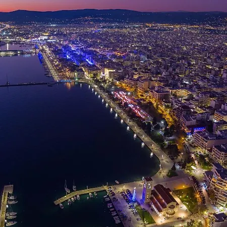 στούντιο στο κέντρο της πόλης. * Volos