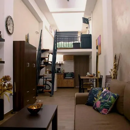 στούντιο στο κέντρο της πόλης. Lägenhet Volos