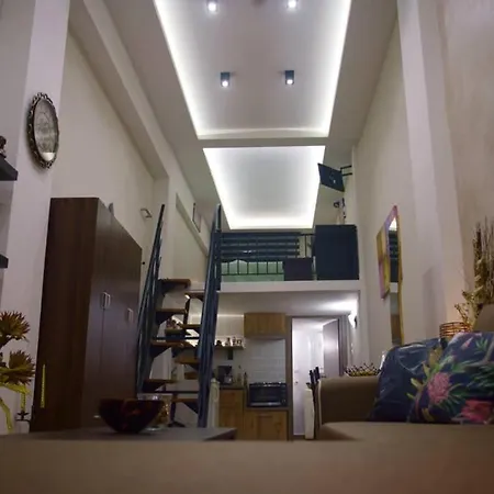 στούντιο στο κέντρο της πόλης. *