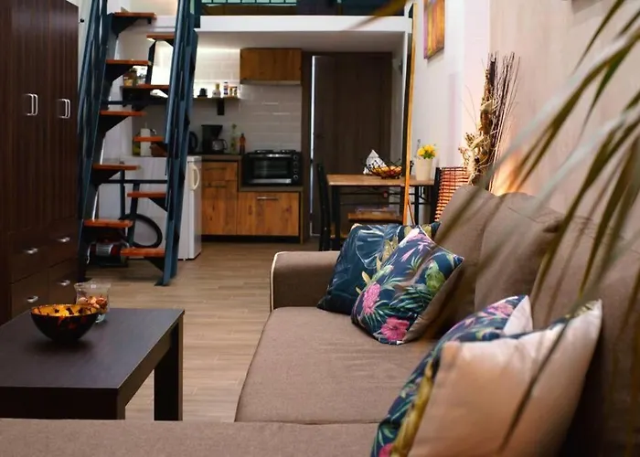 στούντιο στο κέντρο της πόλης. * Vólos